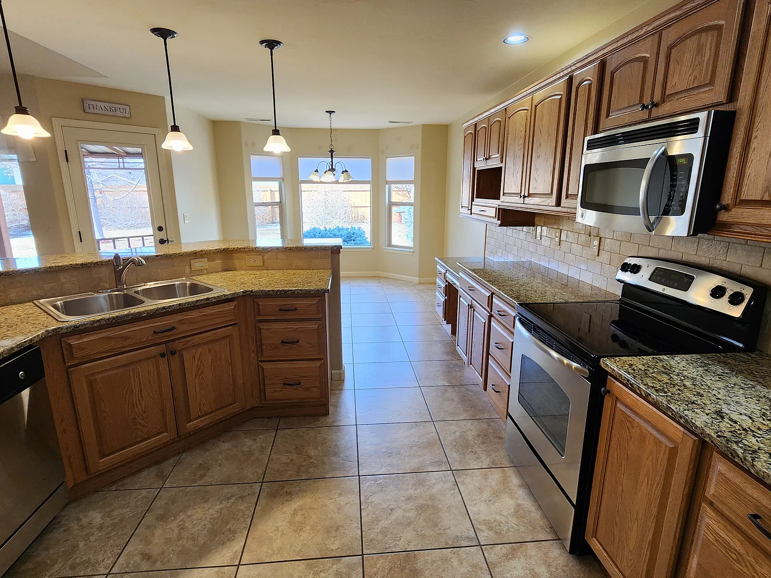 3 bed, 1448 sqft, $2,300 — Photo 3