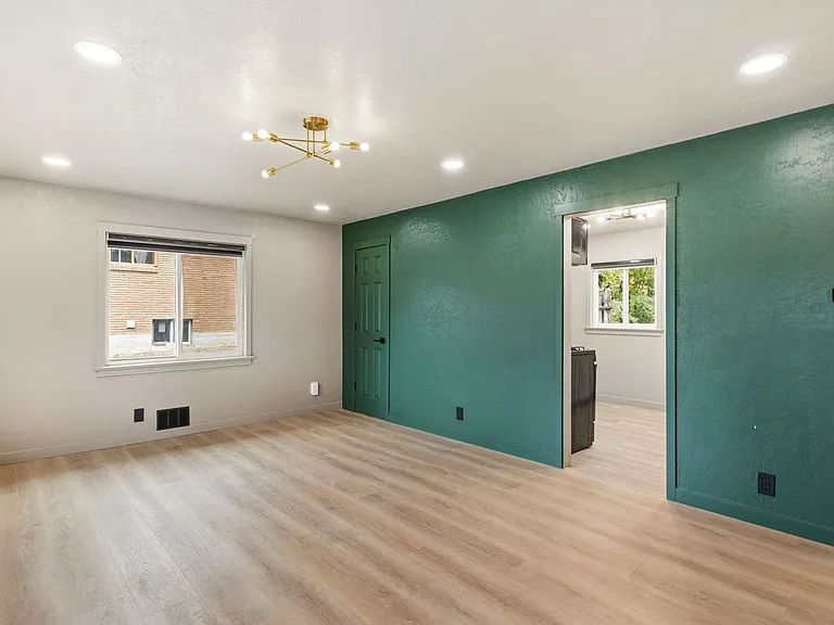 405 Wilhelmia Ave #A — Photo 4