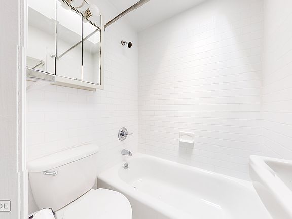 4th image of 218 E 89th St APT 5W