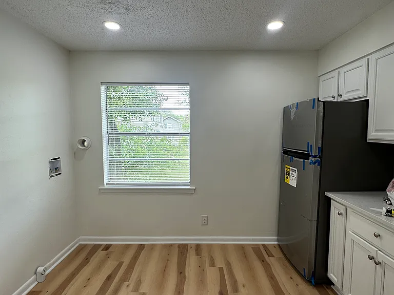 1353 Dauphin St #8 — Photo 10