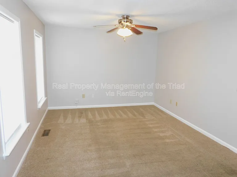 1805 Cody Ave — Photo 6