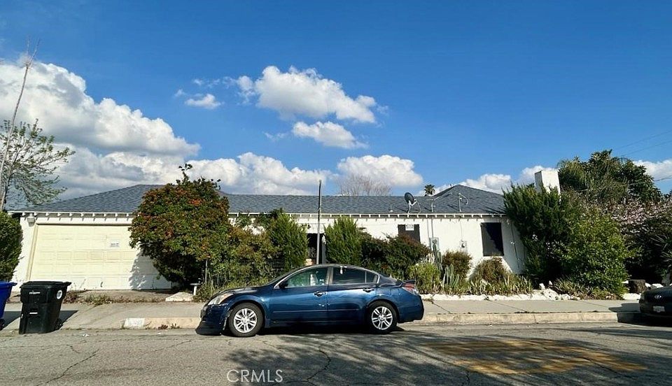 1st image of 582 W 25th St
