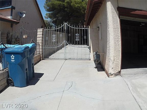 3rd image of 680 Summer Heights Ln