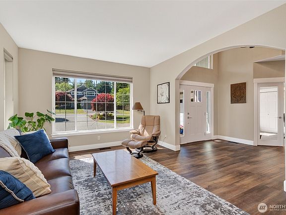 5th image of 800 Spieden Place