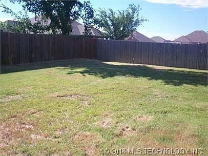 4th image of 5805 N 32nd St