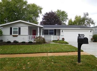 715 Whitewillow Ln, Ballwin, MO 63021