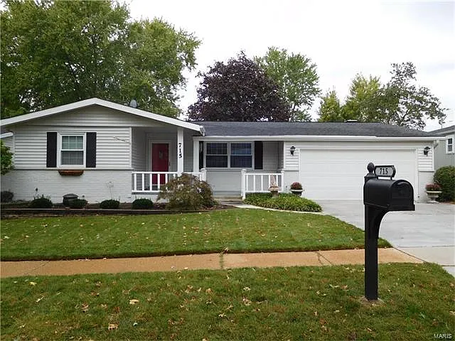 715 Whitewillow Ln photo 1