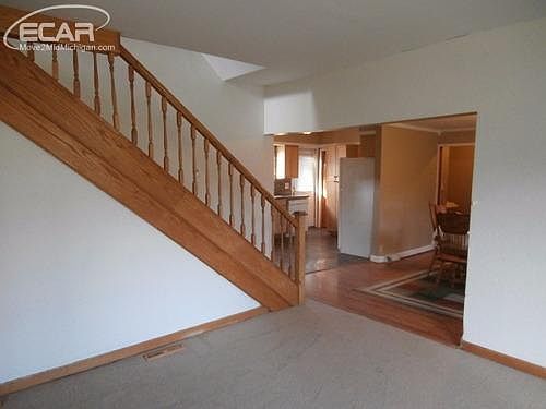 3rd image of 608 W Corunna Ave