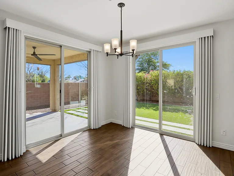 227 E Beatryce St — Photo 15