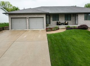 2185 Trenton Rd, Dubuque, IA 52002