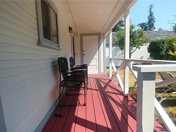5th image of 182 N Sunset Dr