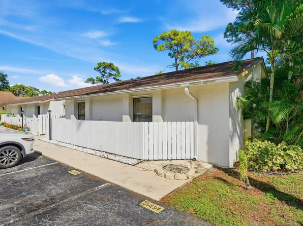 6120 NEWSTEAD Court, Greenacres, FL 33463