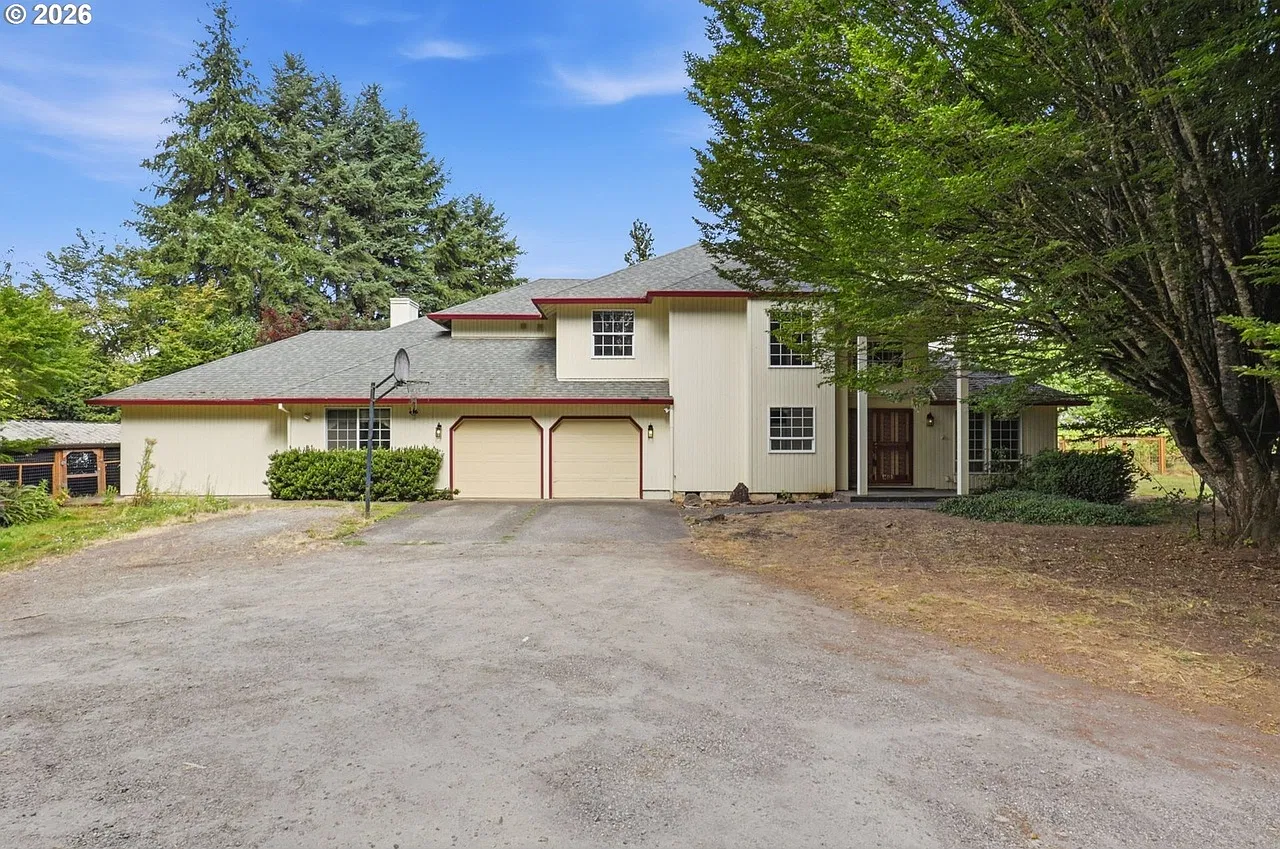 6 bed, 4461 sqft, $4,900 — Photo 2