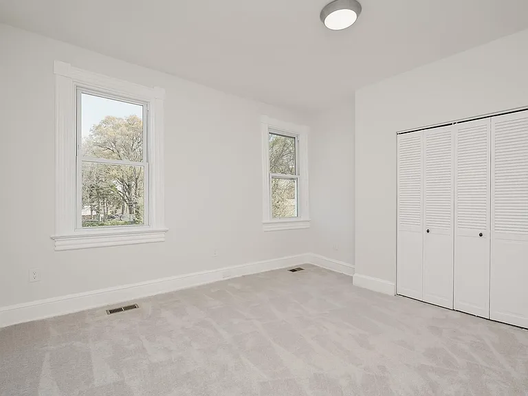 4201 E West Hwy — Photo 25