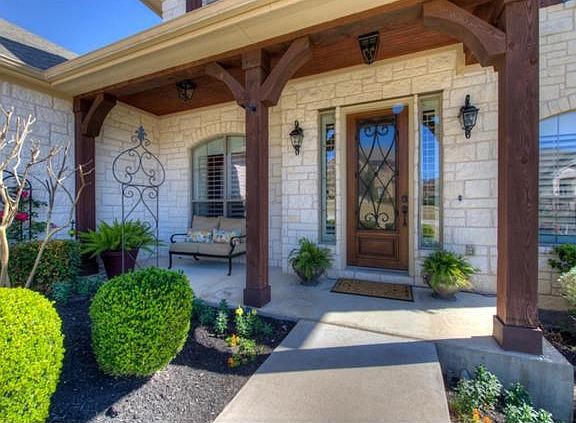 Absolutely charming front porch.