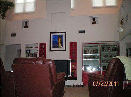 2nd image of 4801 Lakewood Dr