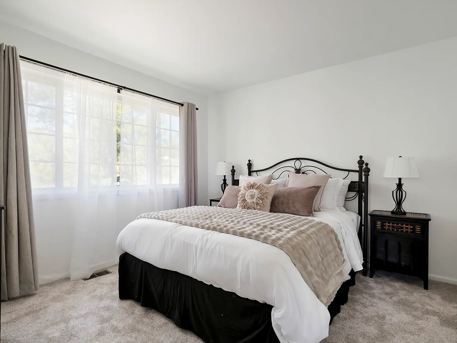 3 bed, 2.5 bath, 1718 sqft, $3,500 — Photo 3