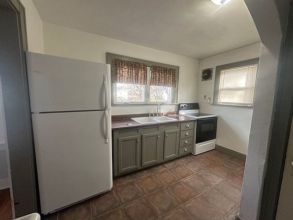 4th image of 136 E Woodside St