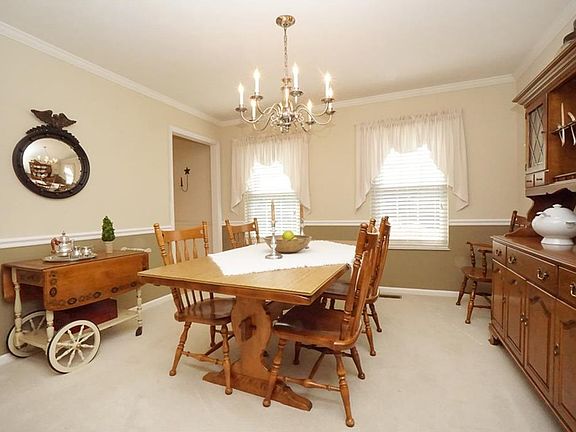 4th image of 1567 Barrington Ct