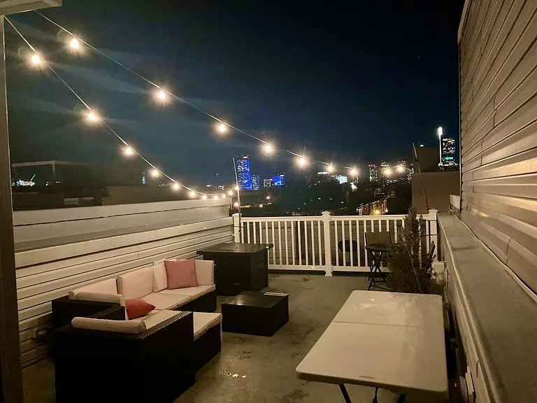 Awesome roof deck with skyline views! (some outdoor furniture included)