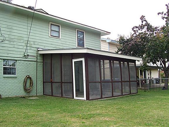 3rd image of 3120 Emily Dr