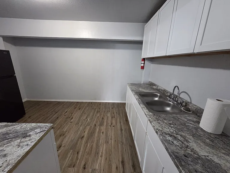485 Garland St — Photo 4