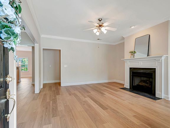 5th image of 211 Wrennewood Ln