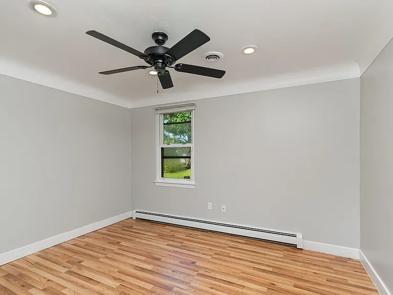 601 Gerald Ct — Photo 13