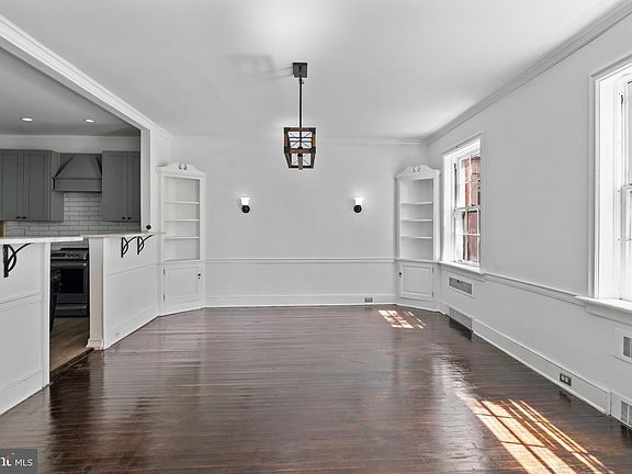 3rd image of 2316 Midland Rd