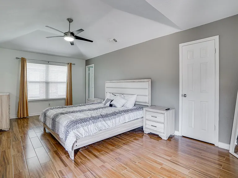 369 Phillips Dr — Photo 9