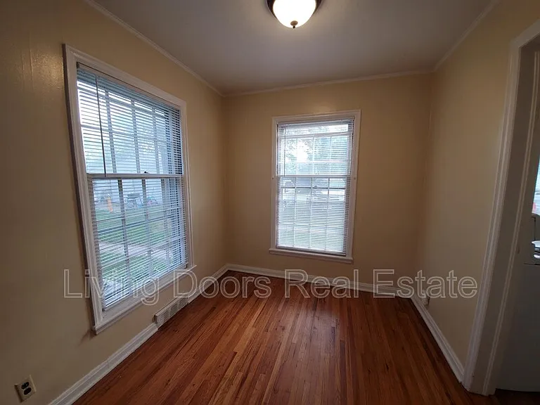 314 S 47th St — Photo 12