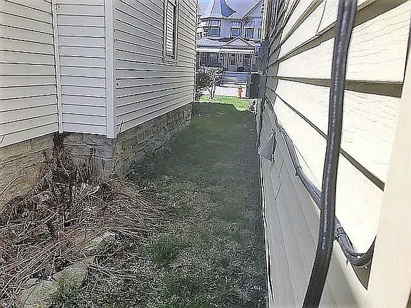3rd image of 461 E Park Dr