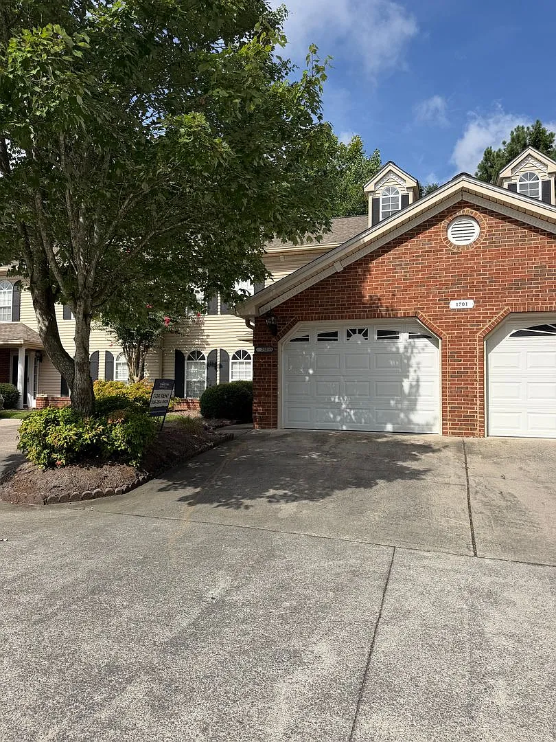 3 bed 2.5 bath Townhome — Photo 1