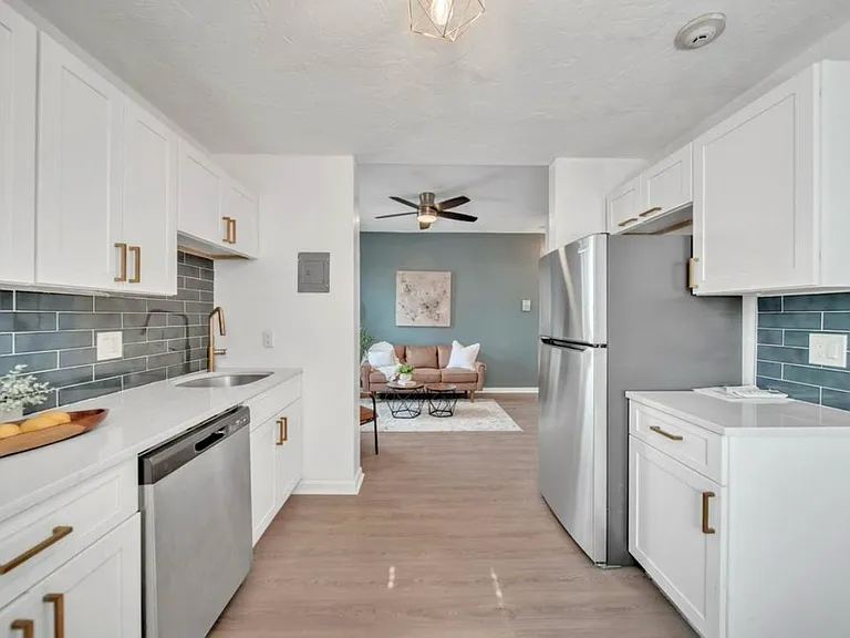 29 Irving St #5 — Photo 3