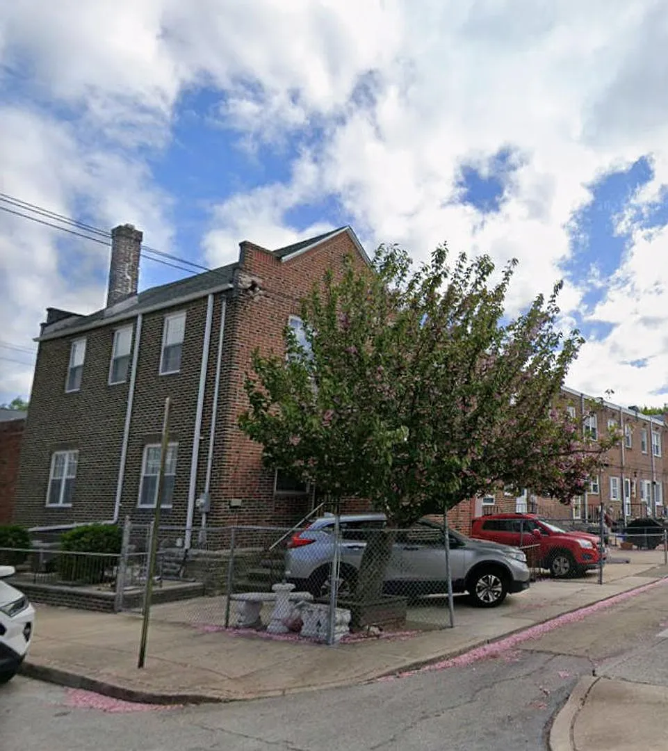 3B1.5B house in South Philly lower Moyamensing area with parking space Available NOW — Photo 2