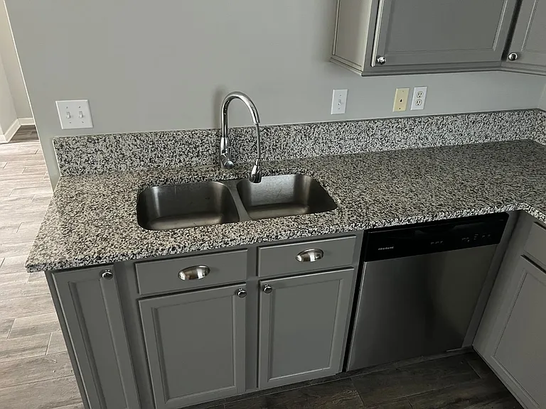 114 Colchester Dr — Photo 6