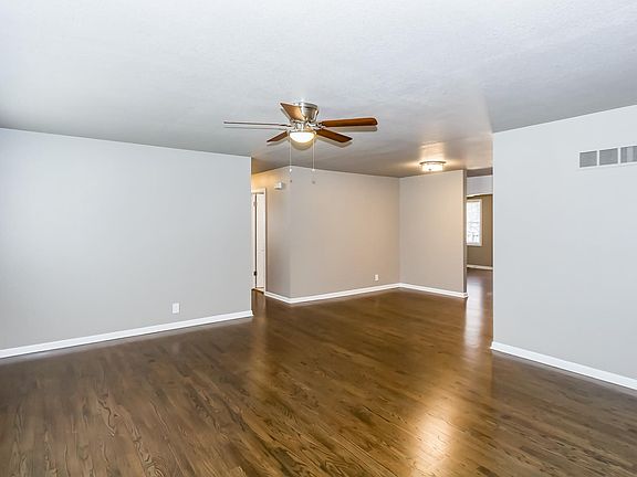 2nd image of 6300 N Robinhood Ln