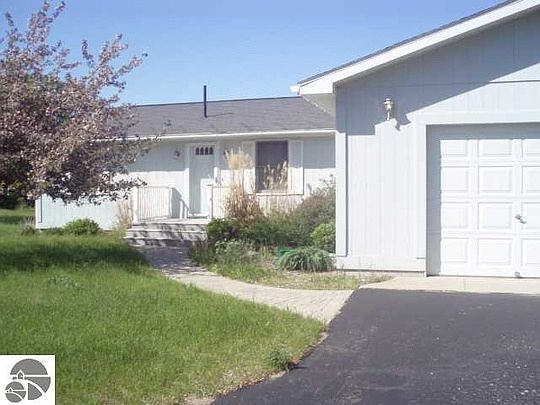 1st image of 11996 Crescent Ct