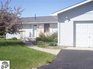 11996 Crescent Ct, Rapid City, MI 49676