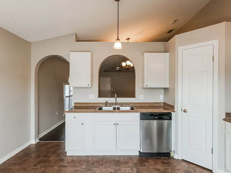 5919 Lake Front Dr — Photo 7