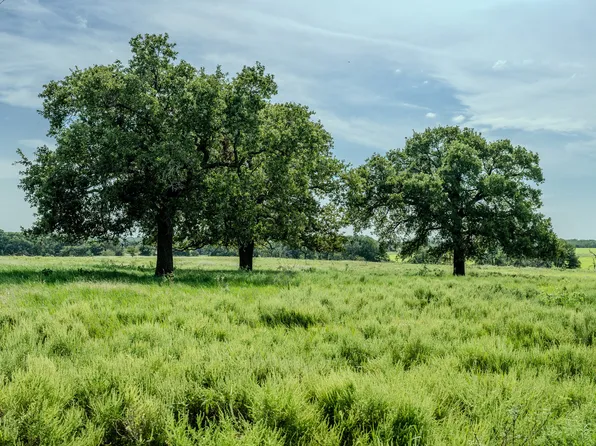 1 Pleasant Valley Rd, Bowie, TX 76230