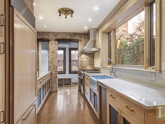 2nd image of 23 W 89th St APT 2F