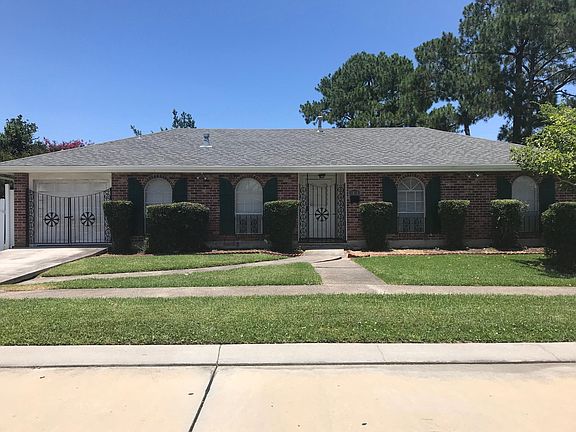 Front of home facing 39th st