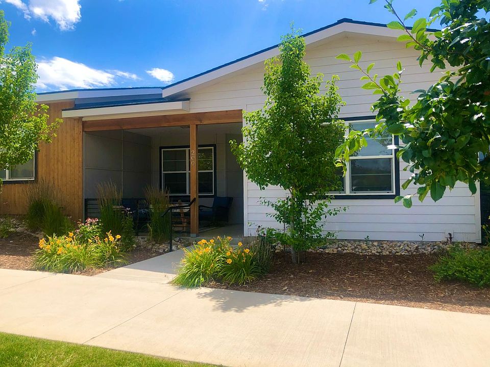 Large Covered Front Porch! Great sunset views and reprieve from the heat!