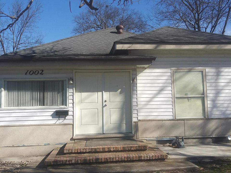 1st image of 1002 N Throckmorton St