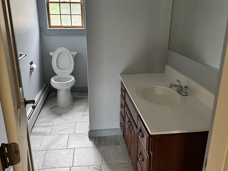 upstairs bath 2