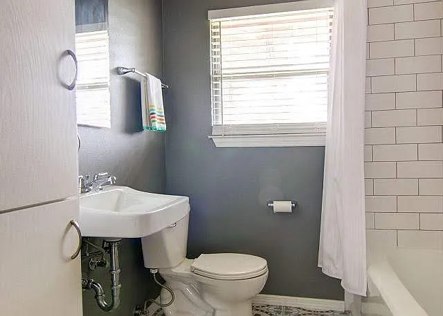 1818 Dywer Ave — Photo 14