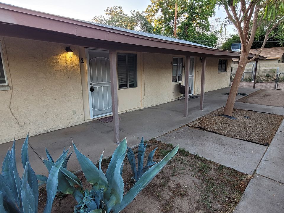 Middle unit of a triplex, all easy access.