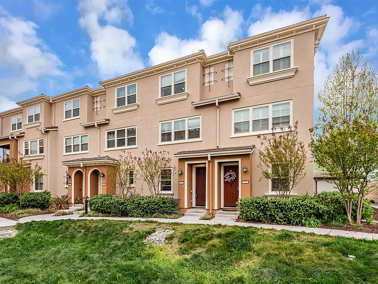 227 Siderno Ct #227 — Photo 32