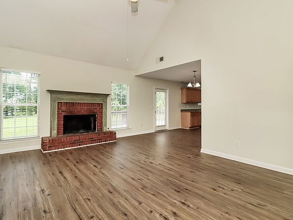 4th image of 212 Browning Cir